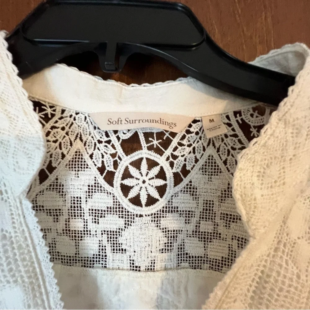 Soft Surroundings EUC Cream Lace Accent Top Medium - Picture 7 of 9